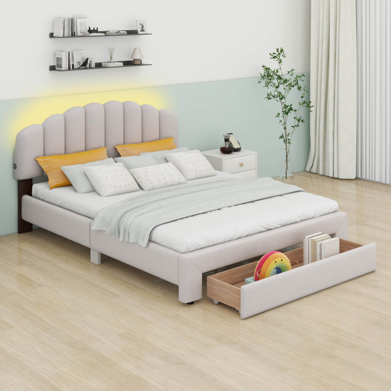 Lit plateforme tapissier grand avec panneau de rangement Teddy, Beige