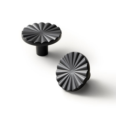1.5" Diameter Novelty Flower Knob