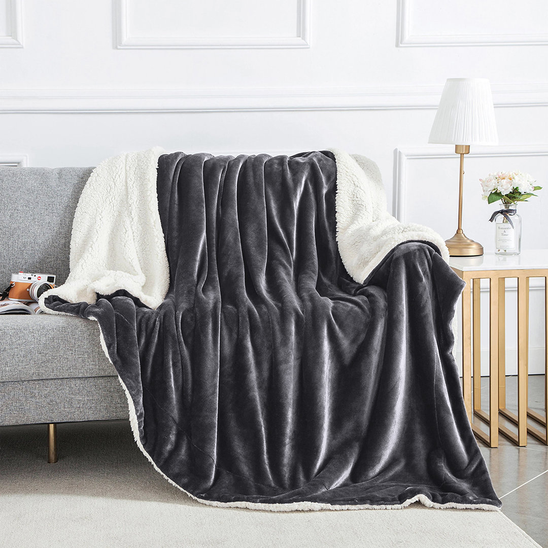 Super Soft Sherpa Fleece Blanket – Reversible Cozy Throw, 240 GSM