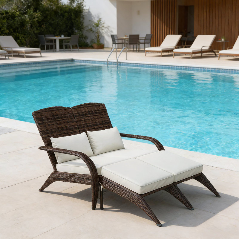 Chaise longue d'extérieur avec dossier haut, Cream White Cushion/Brown Mix Frame