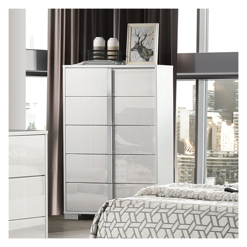 Commode de chambre contemporaine blanche avec finition UV - Pieds chromés, poignées verticales et meubles de rangement à roulement à billes