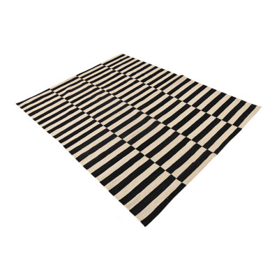 Tapis noir et blanc 5 Pinkerton