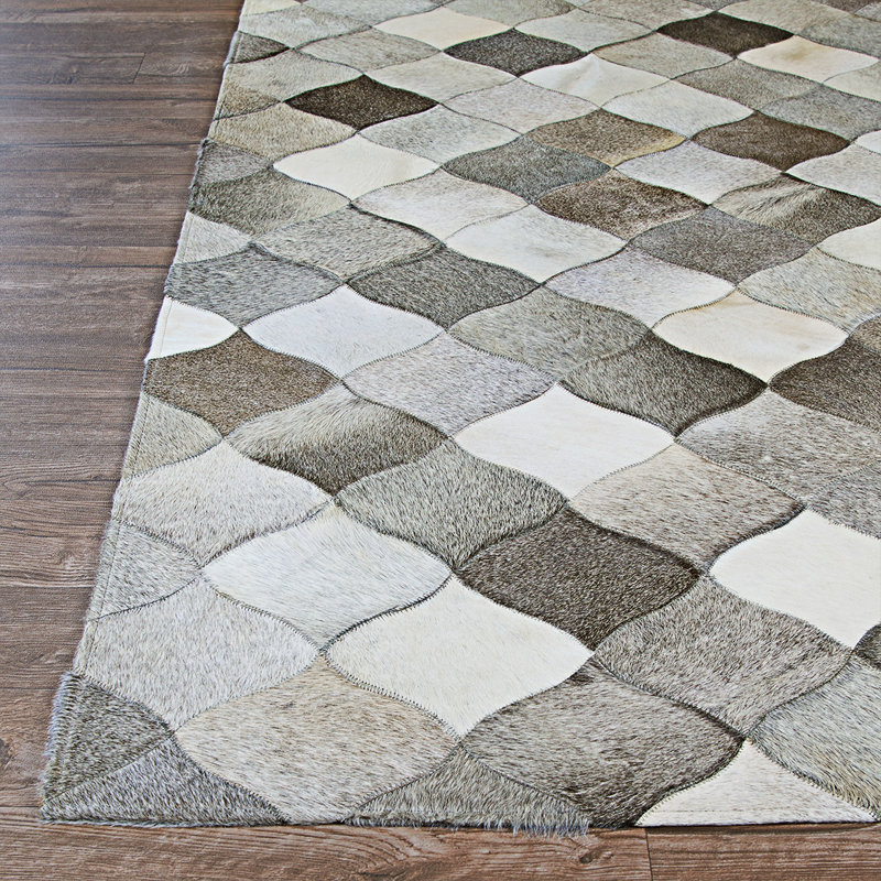 Tapis d'intérieur en cuir de vache gris à motif géométrique Corsi, Rectangle : 5 pi 6 po x 8 pi