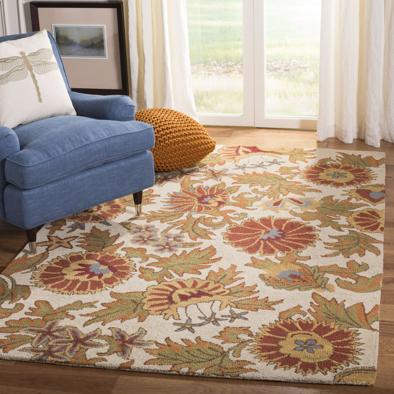 Emrick Blossom Hand Hooked Wool/Cotton/Latex Floral Rug in Ivory, Rectangle 5' x 8'