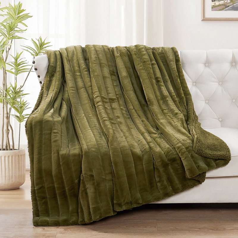 Jeté Super Mink, Olive, L 118 po x L 95 po