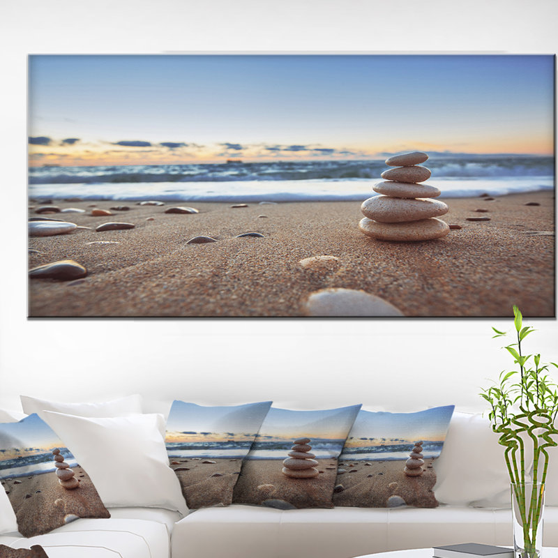 «Risa Stones Balance on Sandy Beach», photographie, H 30 po x l 48 po x P 1 po, Toile tendue