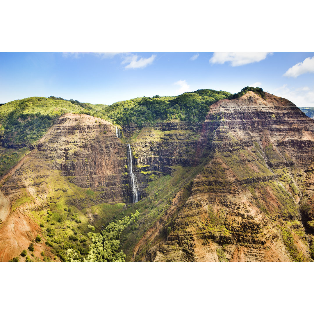 Wasserfall im Waimea Canyon Kauai Hawaii von YinYang - Kunstdrucke ohne Rahmen auf Leinwand