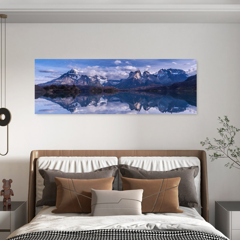 «Majestic Mountain Reflection», art dramatique serein et paisible paysage de montagne, H 20 po x l 60 po