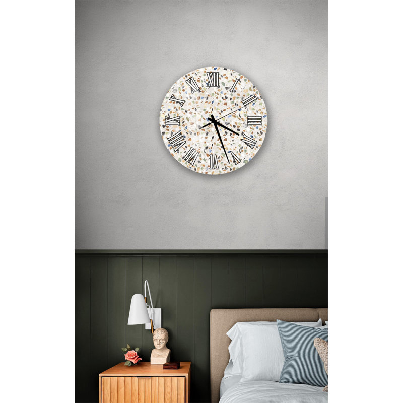 Horloge murale Terrazzo, motif de pierre beige moderne, montre à chiffres romains en verre trempé, décor de cuisine unique, grande montre ronde