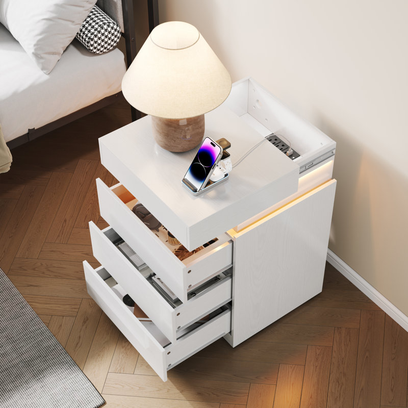 Table de chevet moderne avec station de charge intégrée et lumières DEL, table de chevet à 3 tiroirs avec poignées dorées, table de bout en bois blanc pour la chambre à coucher et le salon