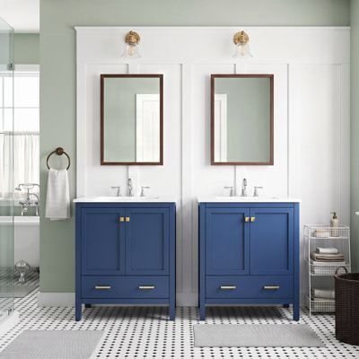 Meuble-lavabo standard autoportant de 152 cm (60 po) en bois massif et MDF, bleu, avec deux armoires indépendantes, deux lavabos en céramique, une tablette de rangement et des tiroirs compartimentés. Robinetterie non incluse.