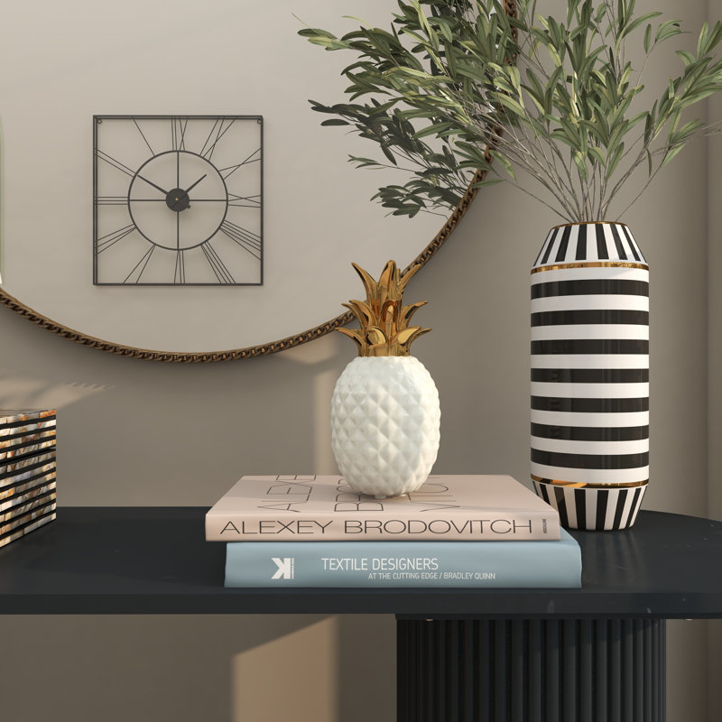 Sculpture de table ananas en porcelaine blanche et dorée