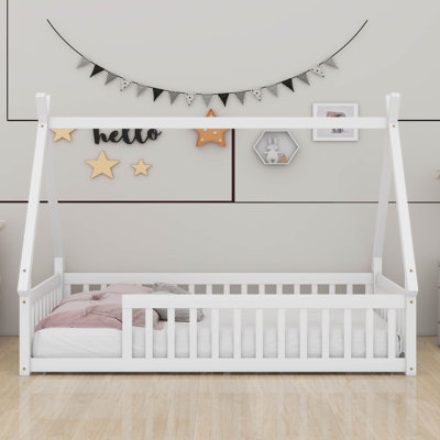 Lit simple en bois en forme de tente avec garde-corps