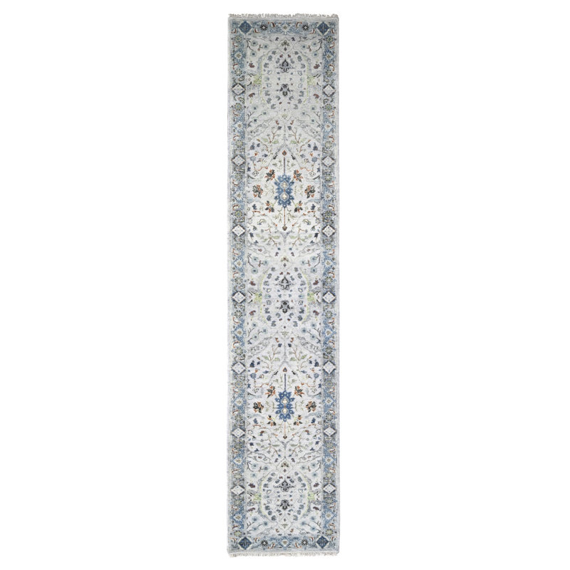 Tapis de couloir oriental blanc poudré 2 pi 6 po x 11 pi 9 po Oushak avec motifs floraux, tissage dense, noué à la main, pure laine