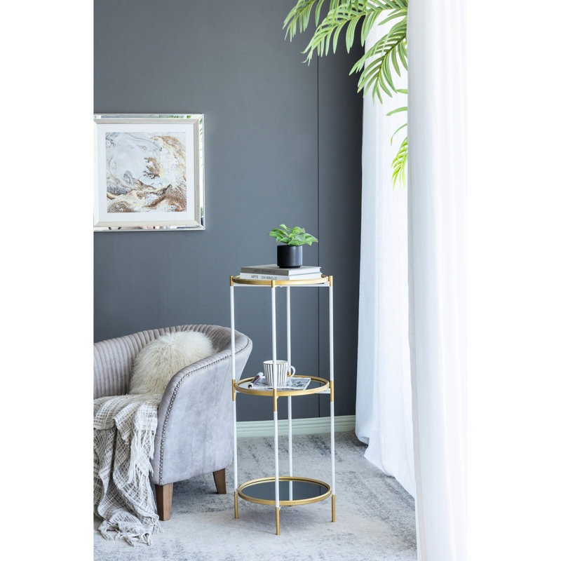 P 16 po x 39,5 po à trois tablettes présentant un design élancé haut et un verre lisse pour la sculpture, mélangeant une vitrine de plantes d'art moderne minimaliste