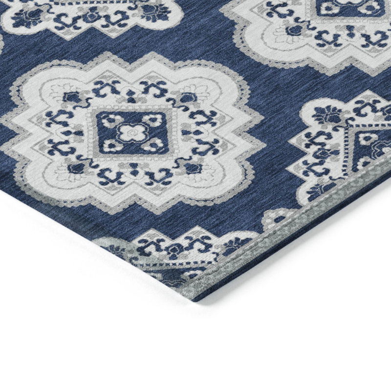 Tapis intérieur / extérieur lavable à médaillon bleu marine et ivoire 10 pi x 14 pi