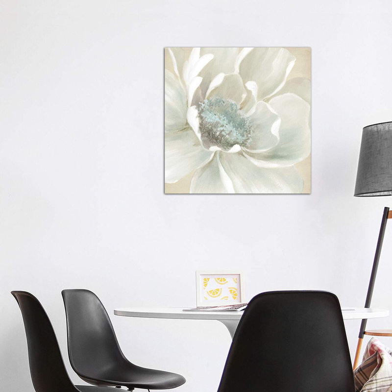 «Winter Blooms I» par Carol Robinson, reproduction, H 37 po x l 37 po x P 1,5 po, Toile tendue