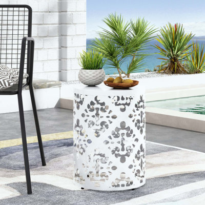 Table de bout d'extérieur en métal durable avec un design élégant en fer et sans assemblage requis pour les espaces modernes