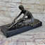 Figurine signée Milo