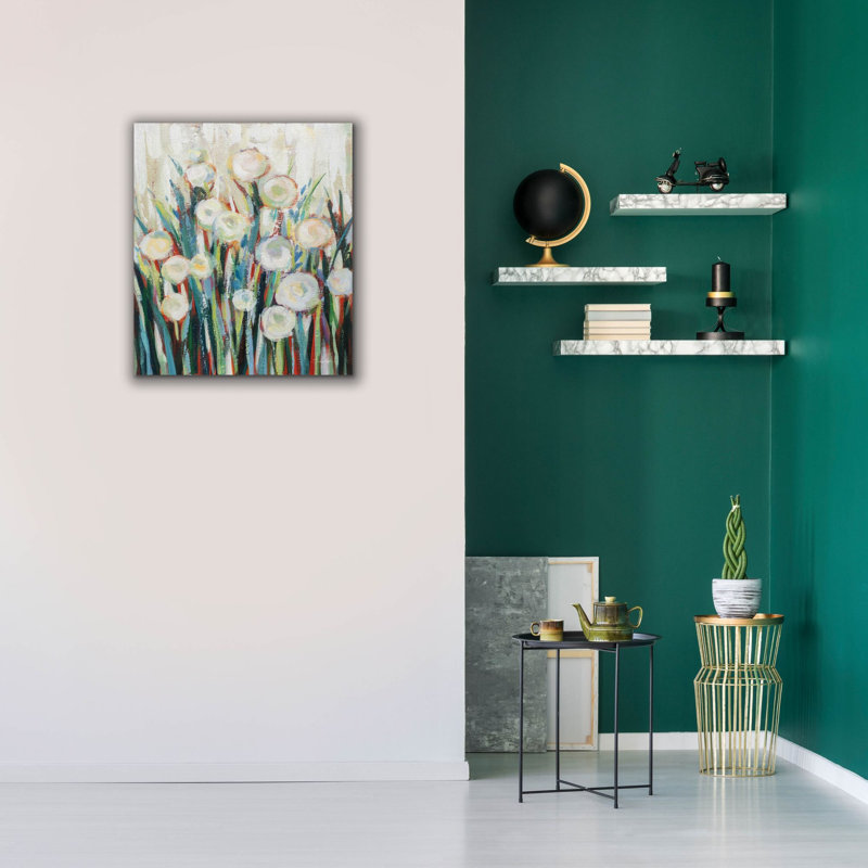 «Sprinkled White Flowers 1» par Silvia Vassileva, art mural sur toile, H 30 po x l 26 po