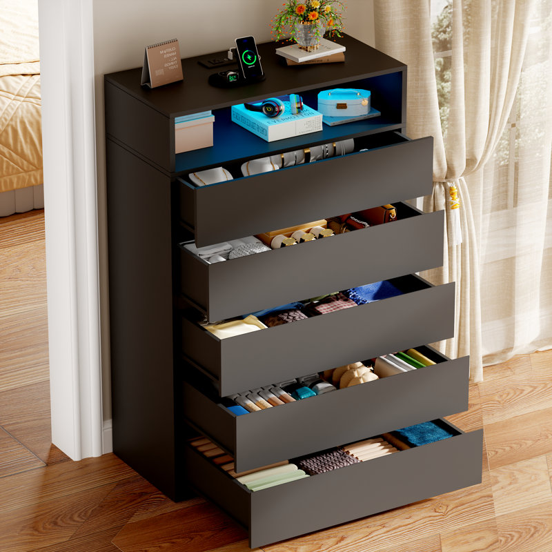Commode haute 5 tiroirs avec lumière RVB, prise de courant et tablettes ouvertes, Black