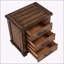 Table de chevet rustique en bois massif récupéré à trois tiroirs, parfaite pour ajouter du charme et du rangement à n'importe quelle chambre à coucher
