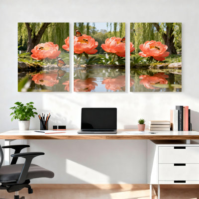 Ensemble de 3 toiles murales représentant un paysage de pivoines et de papillons, idéal pour la décoration du salon, de la chambre ou de la maison.