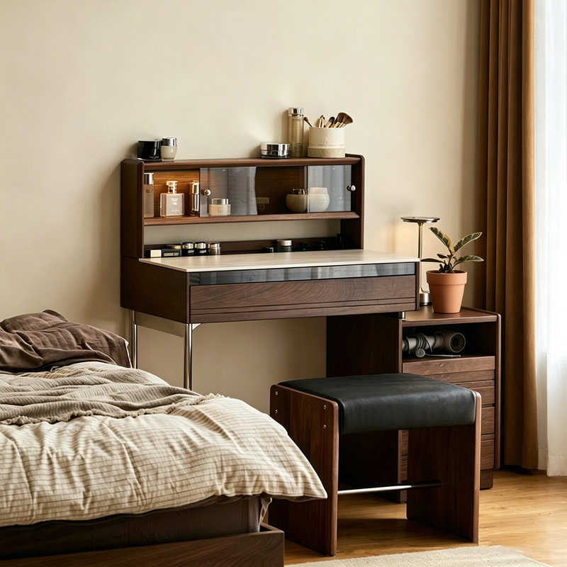 Coiffeuse minimaliste moderne en noyer de 80 cm avec commode de rangement, armoire supérieure en verre trempé et tabouret rembourré.
