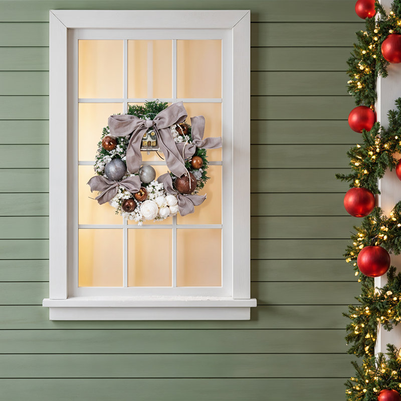 Elegant Christmas Wreath with Mixed Decorations