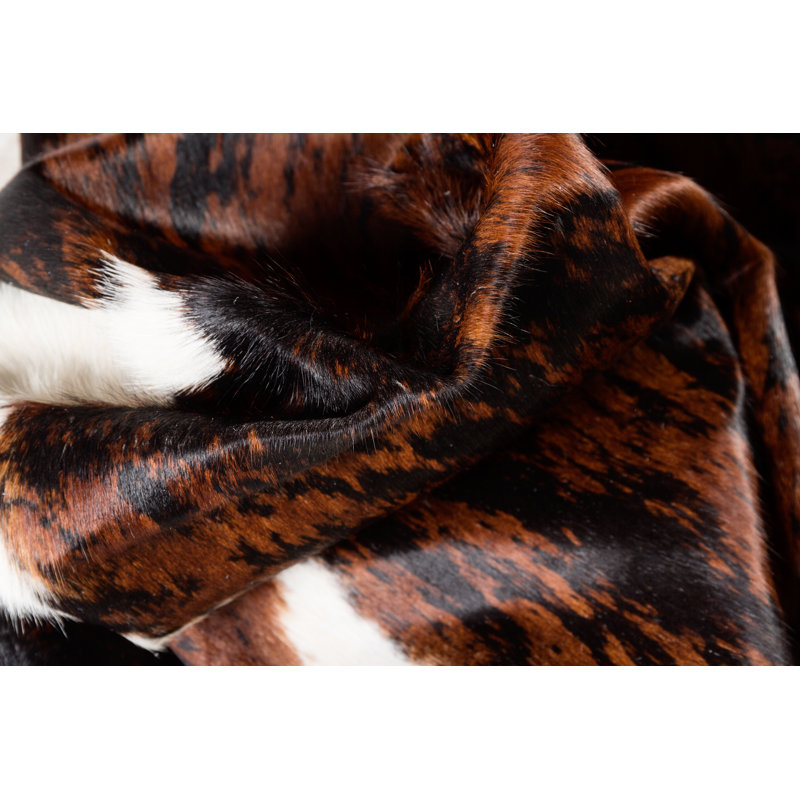 Tapis brun / blanc en cuir de vache fabriqué à la main Dante