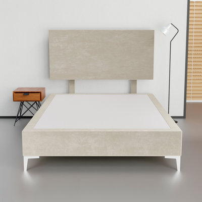 Structure de lit / sommier en bois avec velours de qualité supérieure de 15 po avec tête de lit Karmyn, pieds en métal durables et élégants, options de couleurs multiples