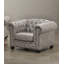 Canapé Chesterfield gris clair en similicuir et deux chaises Anim