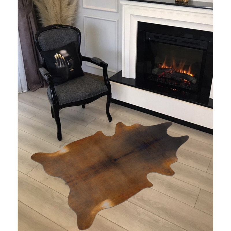 Tapis brun uni en similicuir Novelty Helmine, Nouveauté 5 pi 3 po x 7 pi 7 po