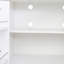 Armoire de cuisine autoportante blanche polyvalente avec portes et tablettes, idéale pour les solutions de rangement modernes et rétro
