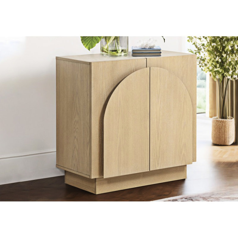 Armoire décorative Mid-Century en chêne moderne pour le salon, couleur, portes arquées et tablettes avec design, aspect à bords arrondis, assemblage simple