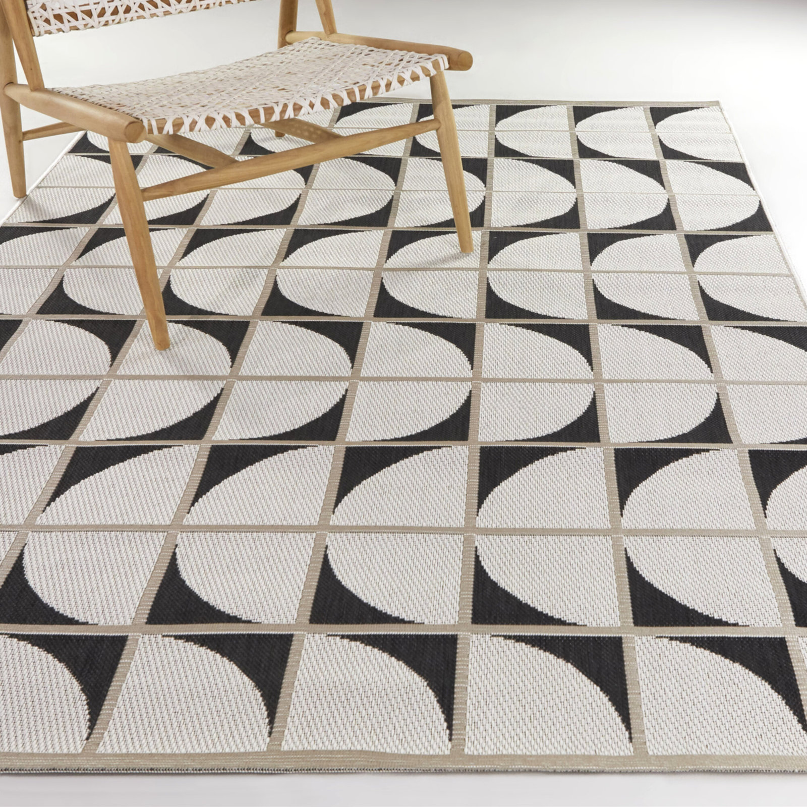 Charcoal Indoor/Outdoor Rug, Rectangle 7'10" x 10'