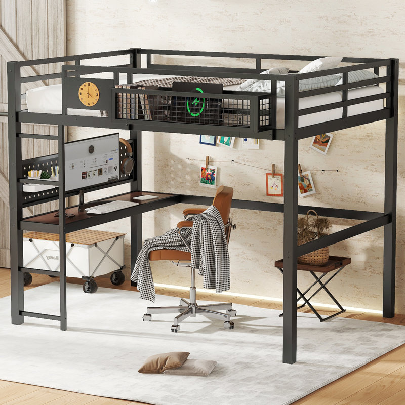 Grand lit mezzanine en métal avec bureau, panier de rangement, panneau perforé, horloge et port de charge