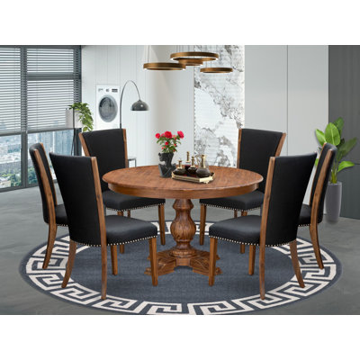 L'ensemble de table de cuisine 7 pièces comprend une table ronde de 54 po avec piédestal et 6 chaises rembourrées en tissu noir, noyer antique