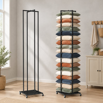 Un support à roulettes en métal avec des tablettes réglables pour afficher les coussins dans les magasins de détail, les écoles, les maisons et les hôtels.