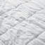 Couverture avec bordure en satin-101796778-101796777