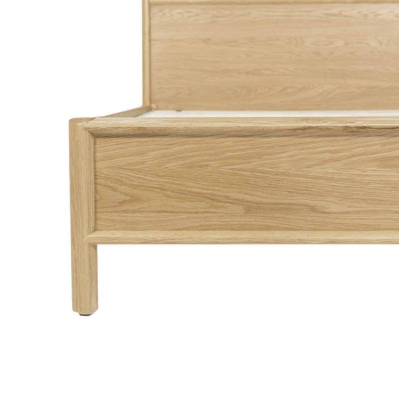 Lylis Oak Bed, Light Oak, Queen