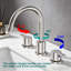 Robinet de lavabo de salle de bain surdimensionné en nickel brossé à 2 poignées à 3 poignées et 3 trous à 360 ° avec ensemble de bonde escamotable-127342993