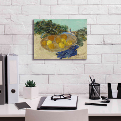 Nature morte d'oranges et de citrons avec des gants bleus sur toile par MASTERS