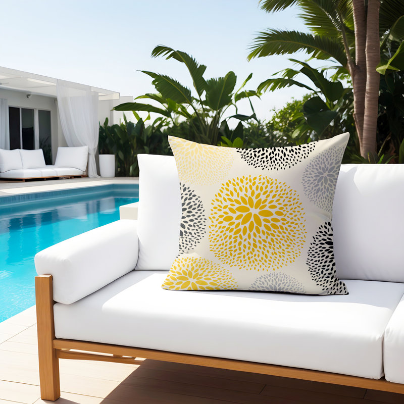 Coussin décoratif intérieur / extérieur en polyester filé à la main Bavière, Jaune / crème / noir / gris, H 17 po x l 17 po