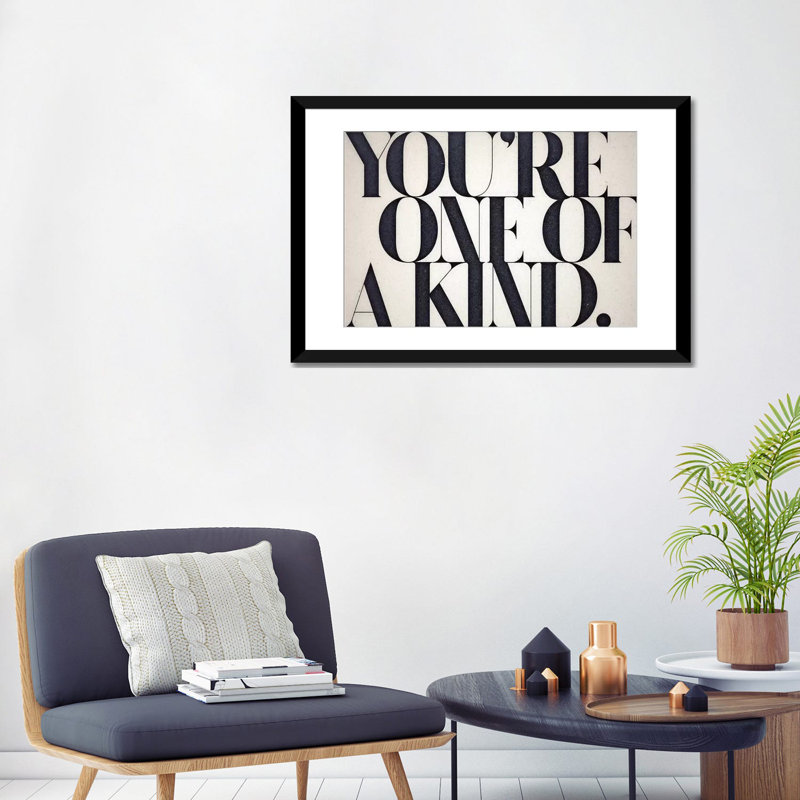 « one of a kind », art textuel sur toile, H 24 po x l 32 po x P 1 po, Papier avec cadre noir, Blanc