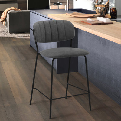 Tabouret de bar de 66 cm (26 po) de hauteur comptoir, en similicuir gris et métal noir - Confortable, montage facile, base stable à 4 pieds, repose-pieds carré, capacité de charge de 113 kg (250 lb), guide d'installation clair
