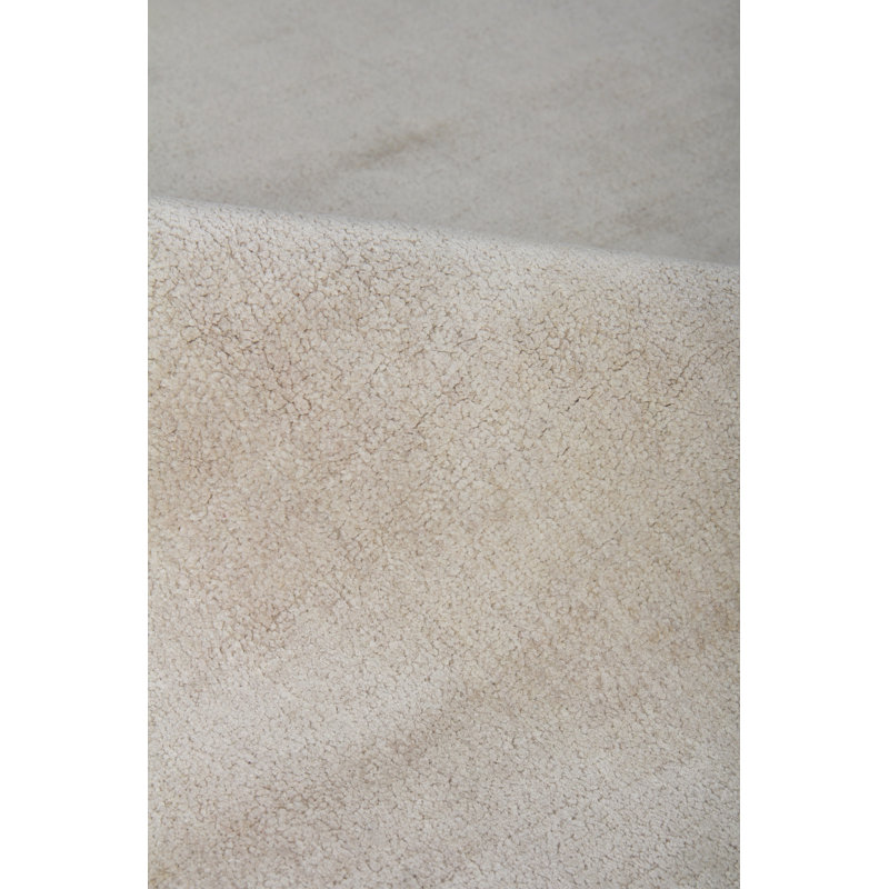 Silk handloomed Silk Silver Area Rug