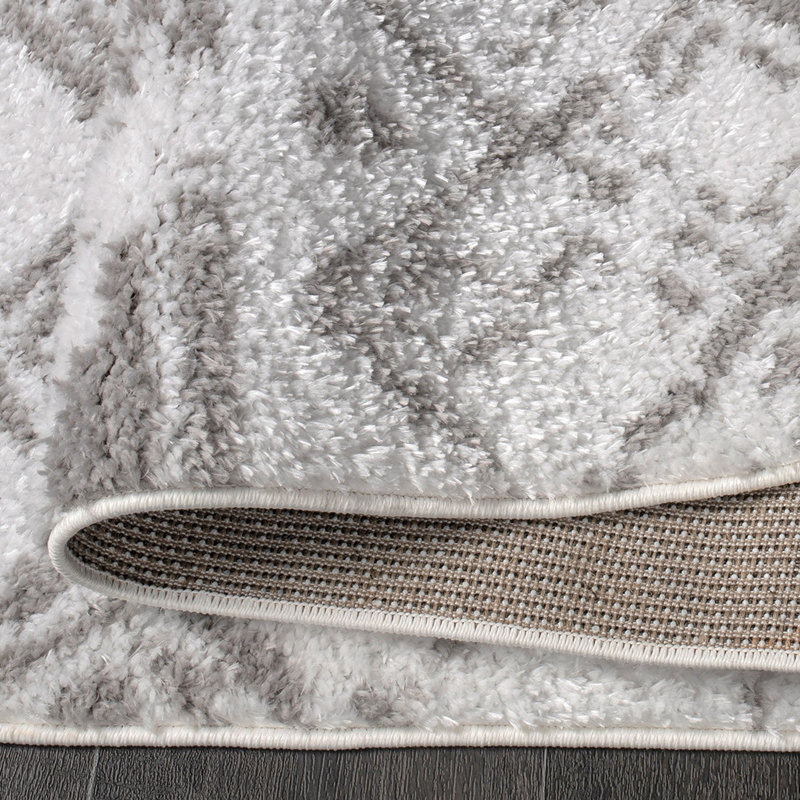 Tapis blanc / gris en polypropylène tissé à la machine Carpet, Rectangle 6 pi 7 po x 9 pi 6 po