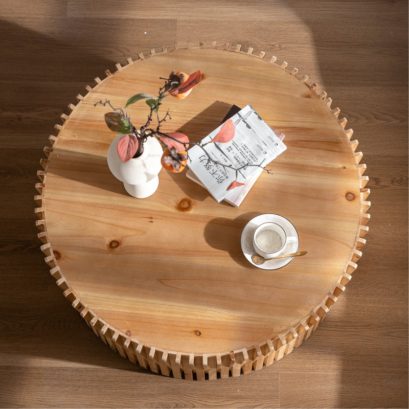 Table basse en bois naturel avec relief exquis, conception en relief rétro simple de 31,5 po, aucun assemblage requis, pour le salon et la salle à manger