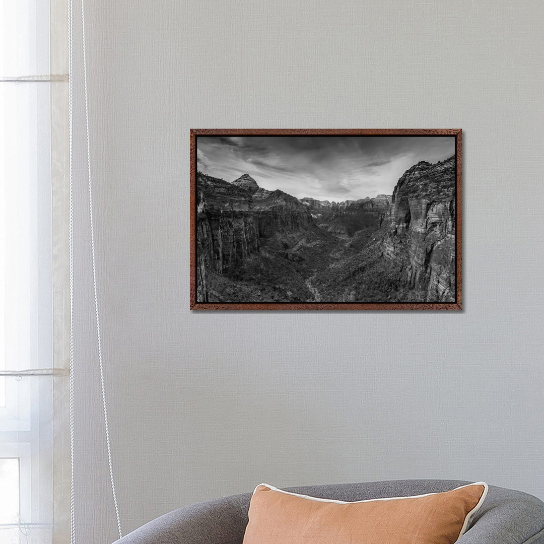 Canyon Walls von Bill Sherrell - Galerie-verpackte Leinwand Giclée auf Leinwand